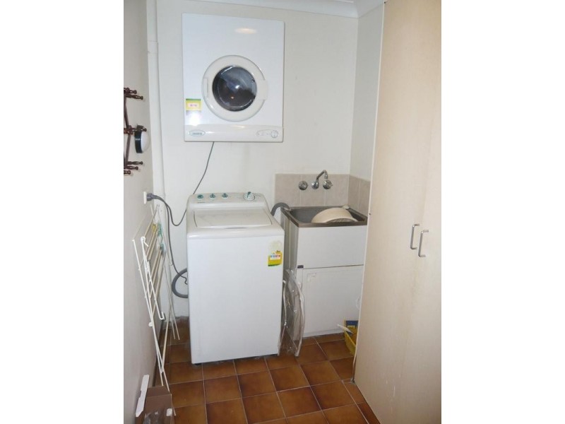 2/107 Sunshine Boulevard, Mermaid Waters QLD 4218