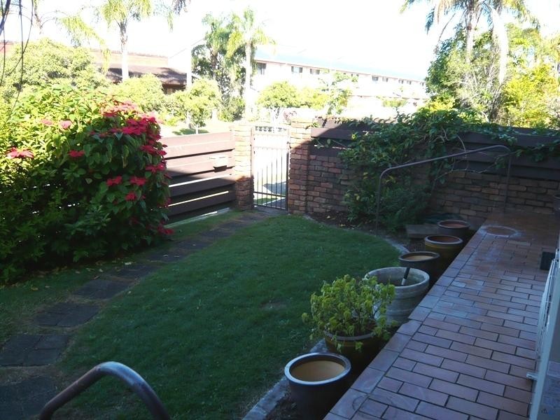 2/107 Sunshine Boulevard, Mermaid Waters QLD 4218