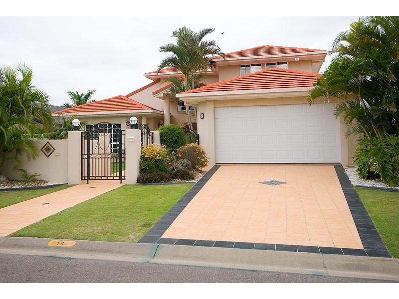 14 Cessnock Close, Mermaid Waters QLD 4218