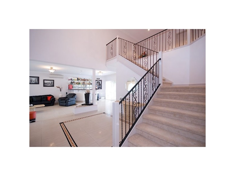 14 Cessnock Close, Mermaid Waters QLD 4218