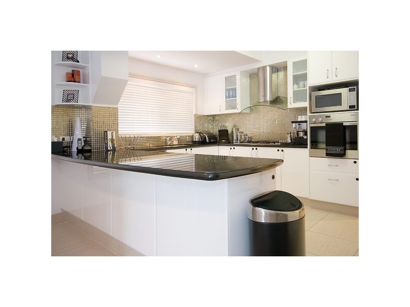 14 Cessnock Close, Mermaid Waters QLD 4218