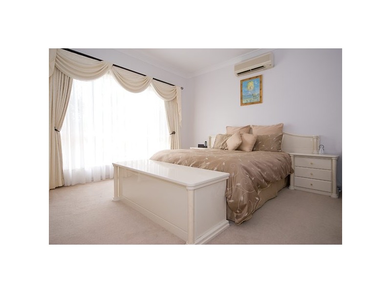 14 Cessnock Close, Mermaid Waters QLD 4218