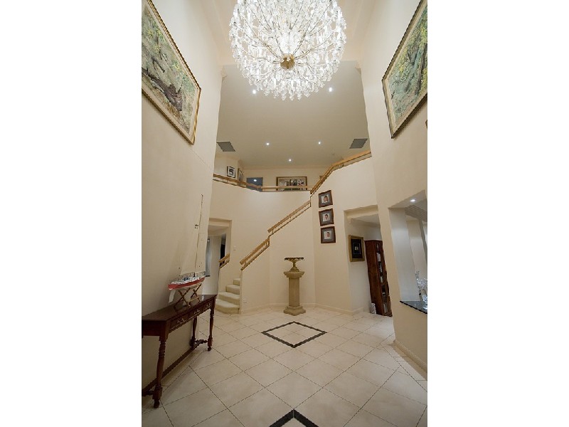 93 Bollard Circuit, Clear Island Waters QLD 4226