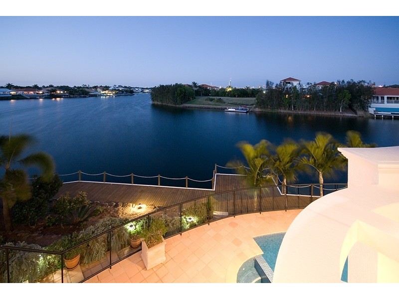 93 Bollard Circuit, Clear Island Waters QLD 4226