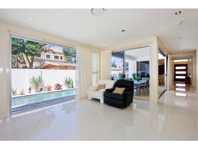 29 Hilda Street, Mermaid Beach QLD 4218