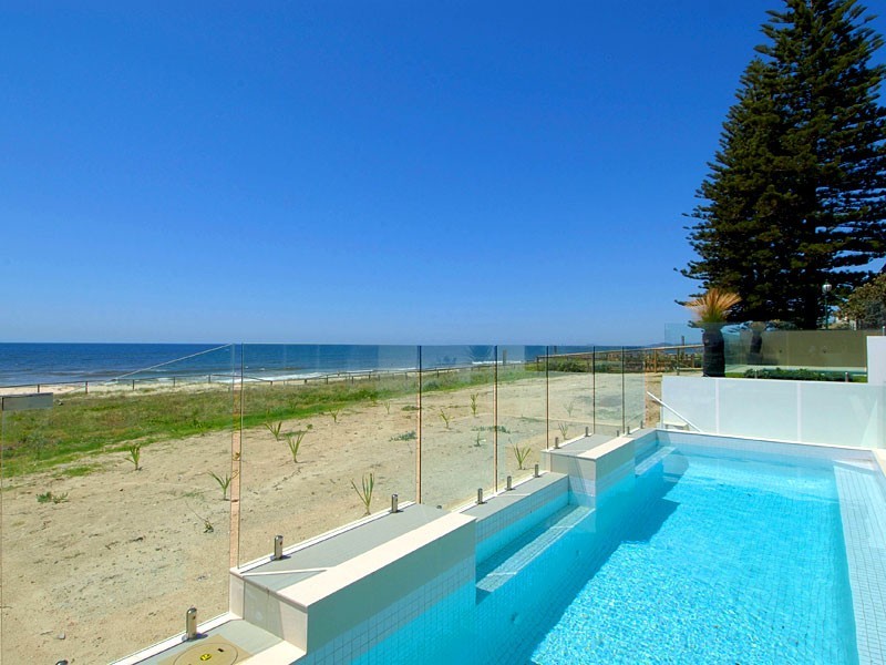 Villa 2, 161 Hedges Avenue, Mermaid Beach QLD 4218