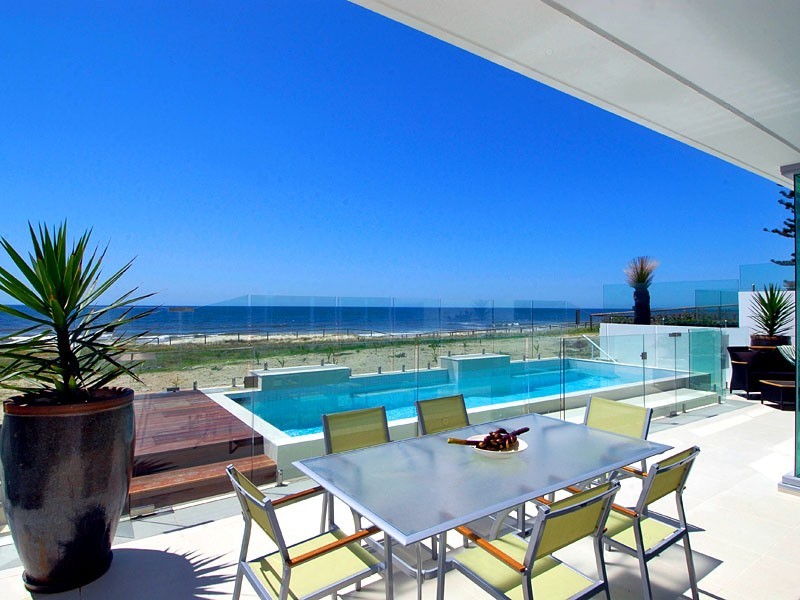 Villa 2, 161 Hedges Avenue, Mermaid Beach QLD 4218