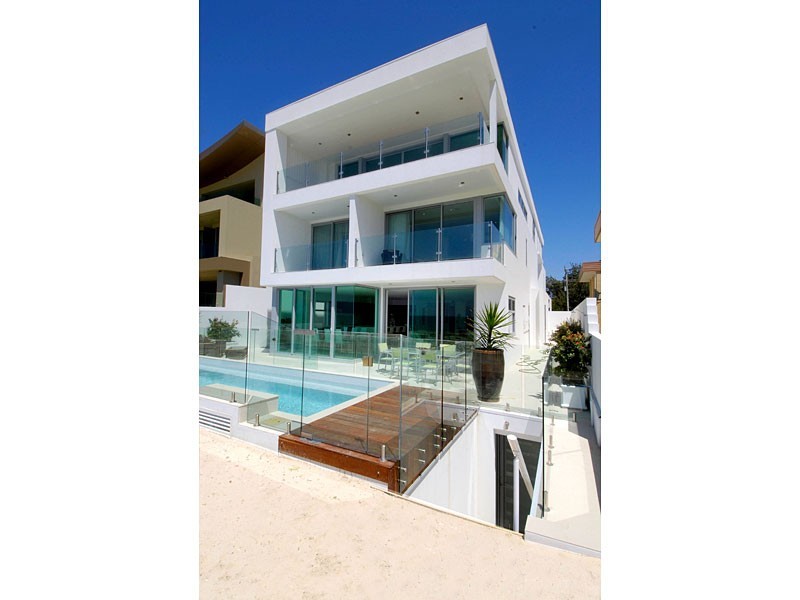 Villa 2, 161 Hedges Avenue, Mermaid Beach QLD 4218