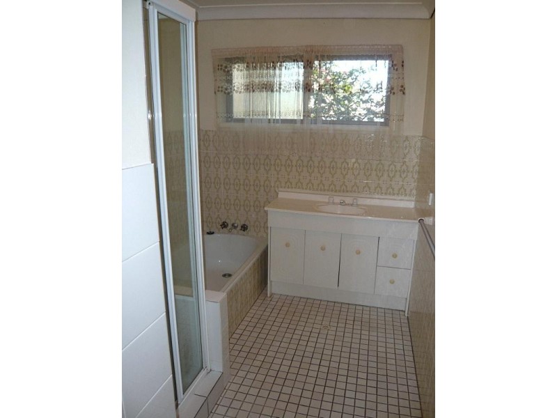 2/77 Mountainview Avenue, Miami QLD 4220