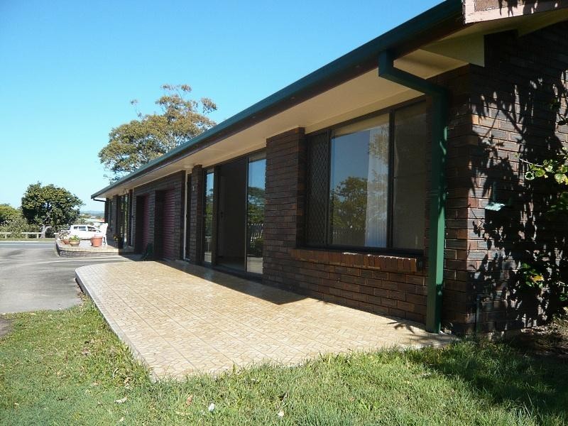 2/77 Mountainview Avenue, Miami QLD 4220