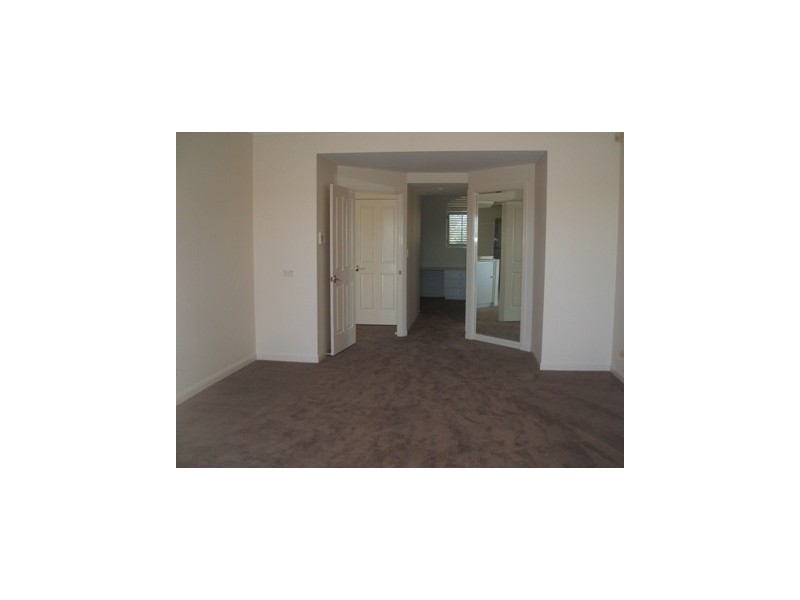 Clear Island Waters QLD 4226