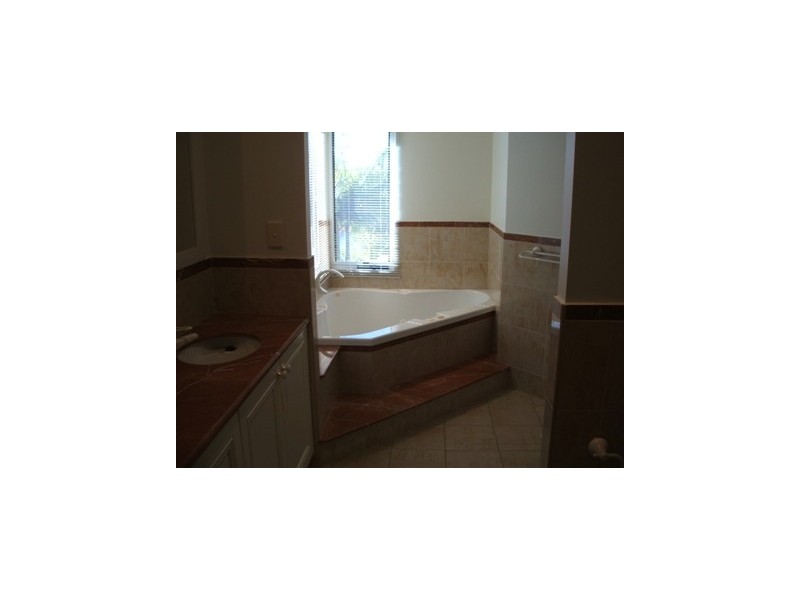 Clear Island Waters QLD 4226