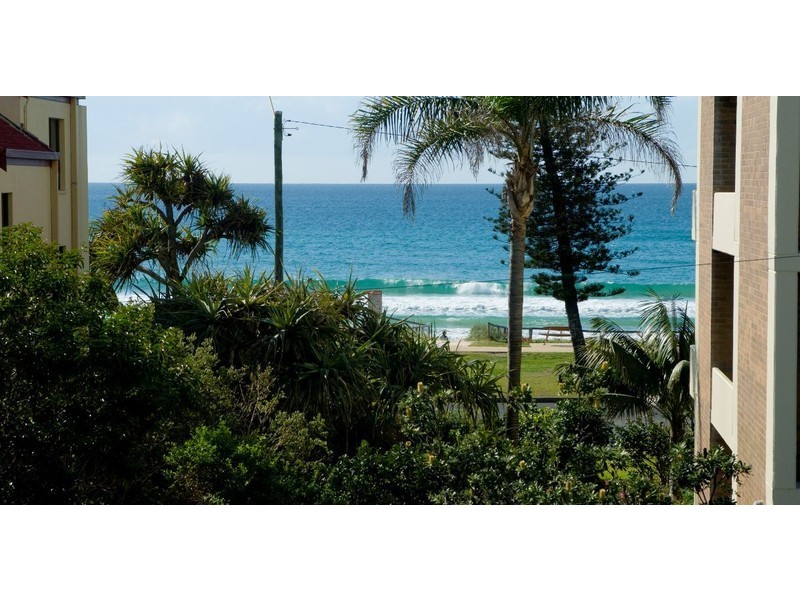 8 Nagel Avenue, Miami QLD 4220