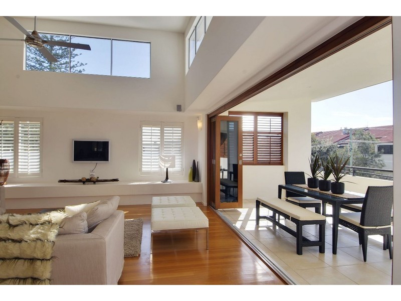 8 Nagel Avenue, Miami QLD 4220