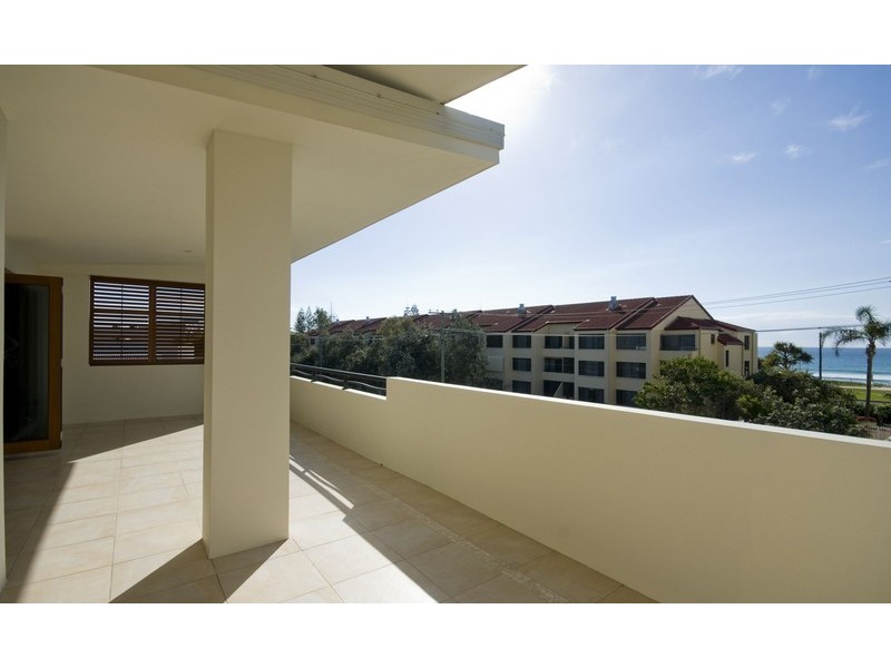 8 Nagel Avenue, Miami QLD 4220