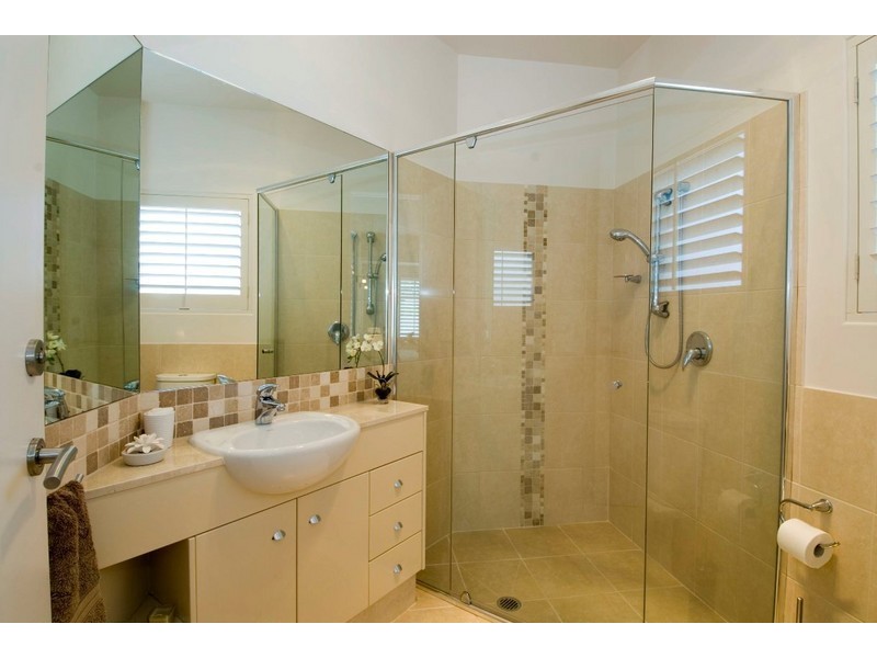 8 Nagel Avenue, Miami QLD 4220