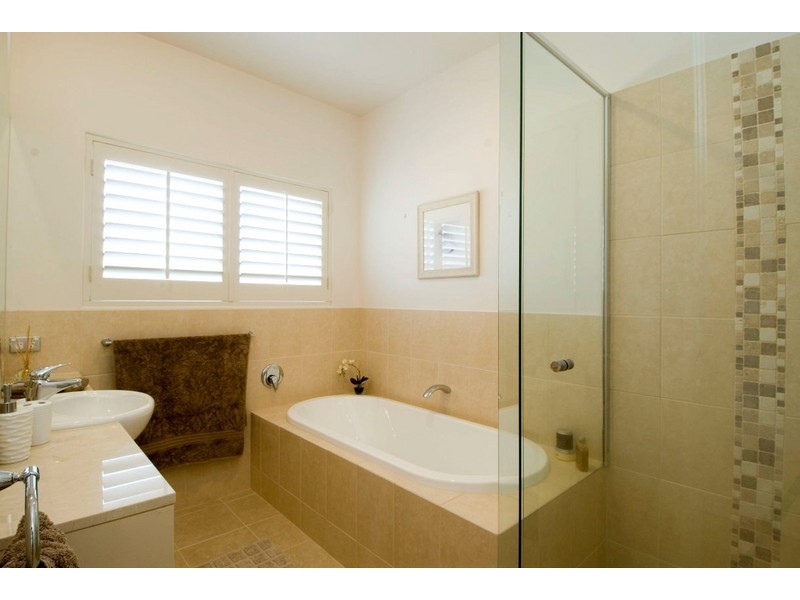 8 Nagel Avenue, Miami QLD 4220