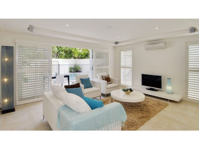 8 Nagel Avenue, Miami QLD 4220