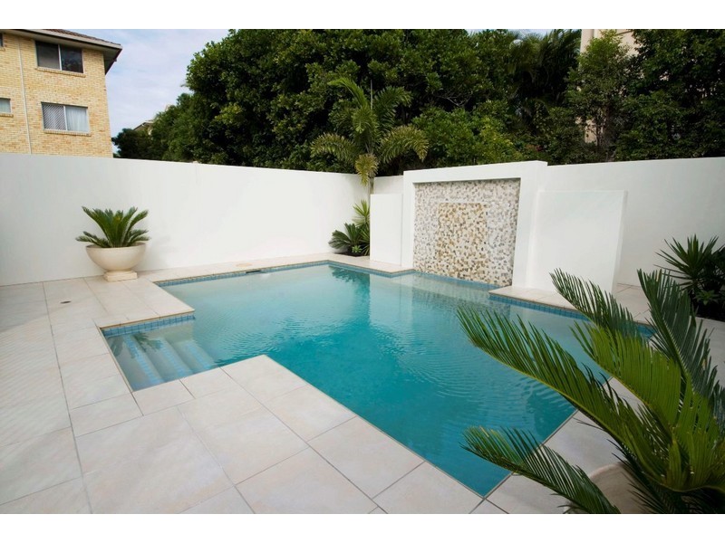 8 Nagel Avenue, Miami QLD 4220