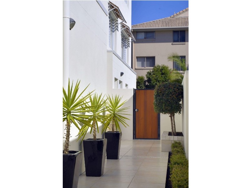 8 Nagel Avenue, Miami QLD 4220