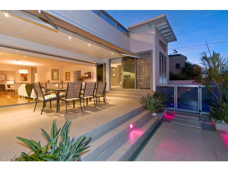 16 Hedges Avenue, Mermaid Beach QLD 4218