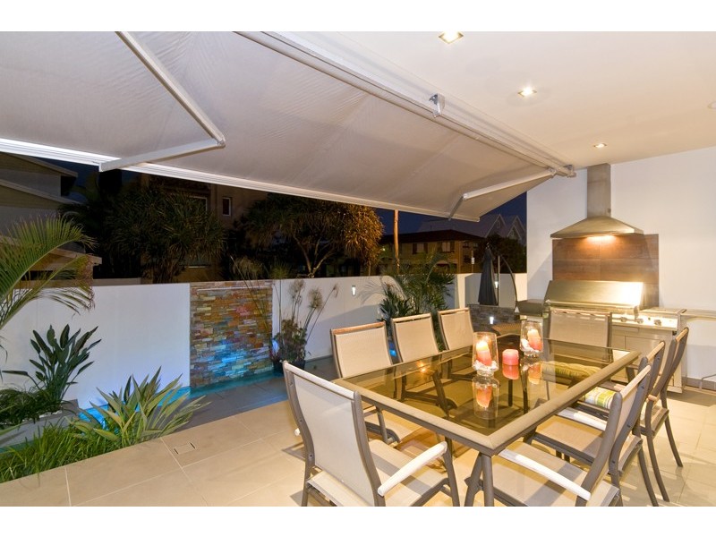 16 Hedges Avenue, Mermaid Beach QLD 4218