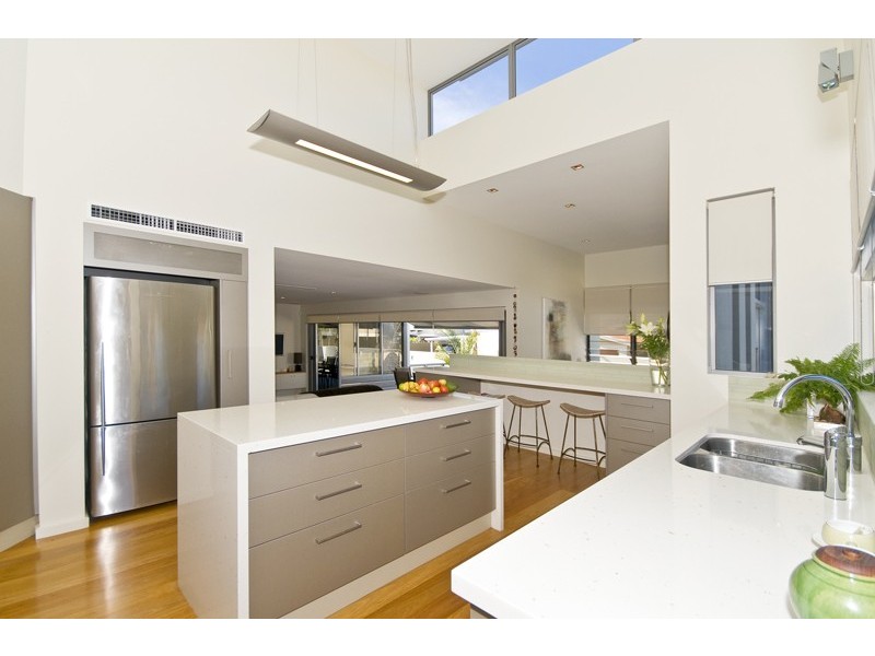 16 Hedges Avenue, Mermaid Beach QLD 4218