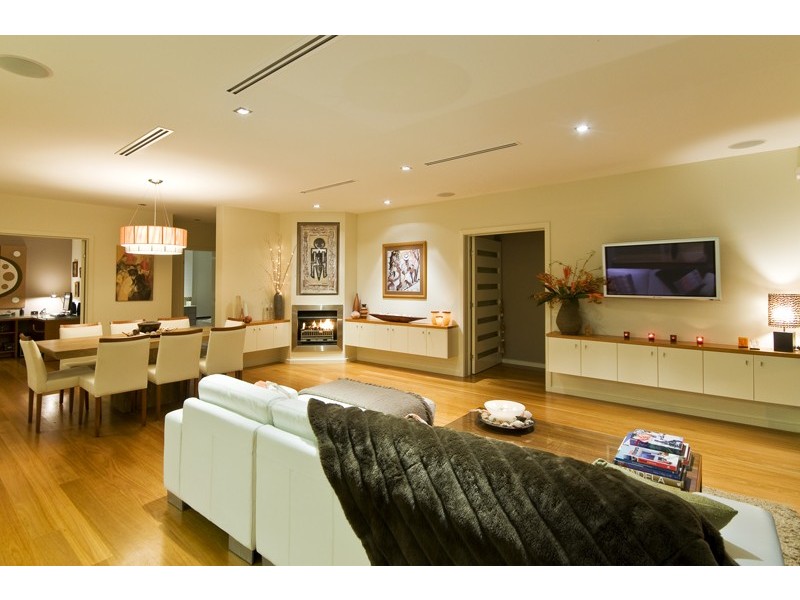 16 Hedges Avenue, Mermaid Beach QLD 4218