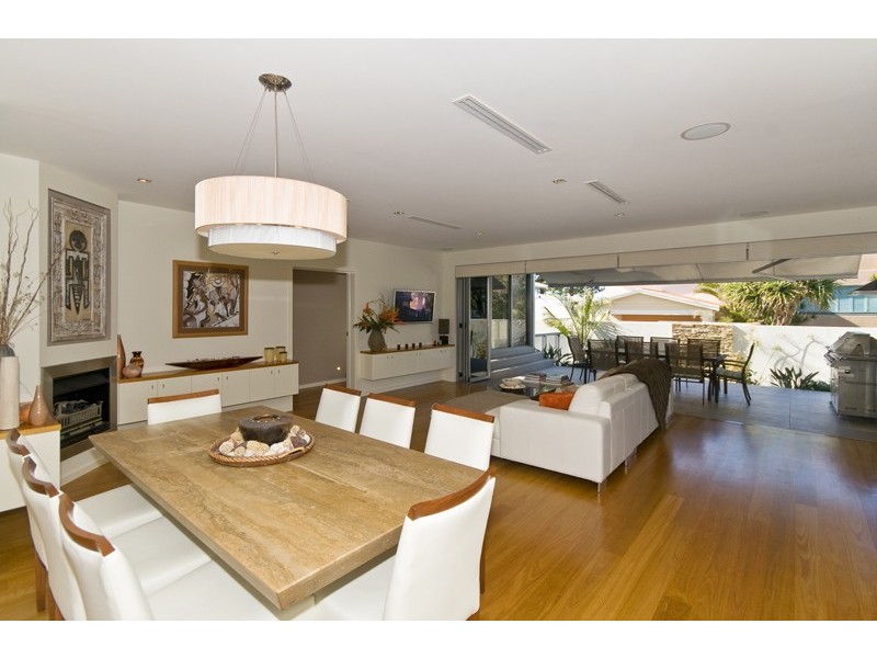 16 Hedges Avenue, Mermaid Beach QLD 4218