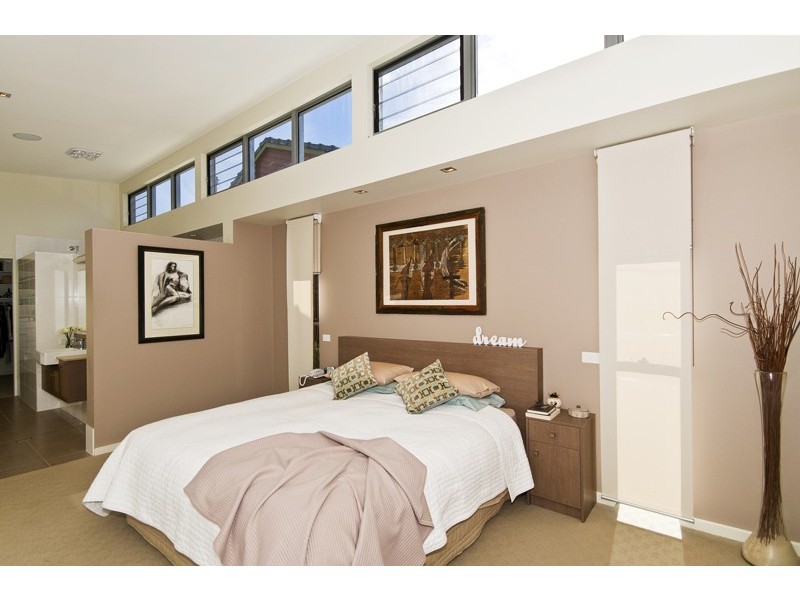 16 Hedges Avenue, Mermaid Beach QLD 4218