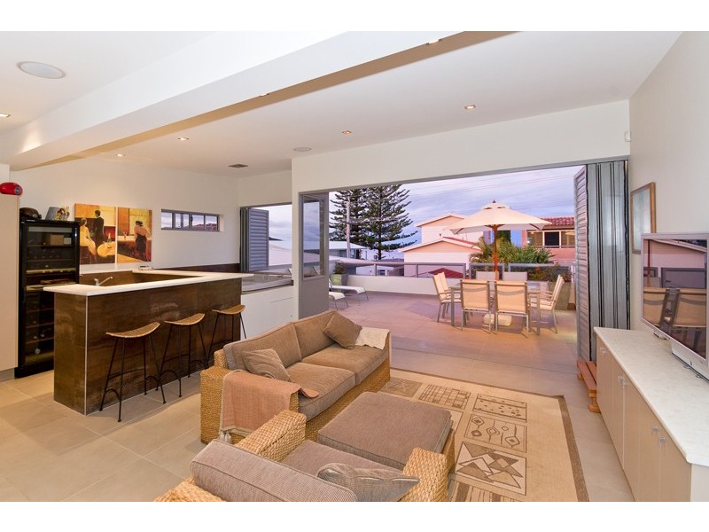 16 Hedges Avenue, Mermaid Beach QLD 4218