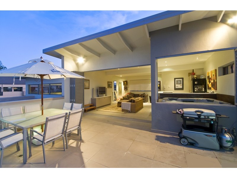 16 Hedges Avenue, Mermaid Beach QLD 4218