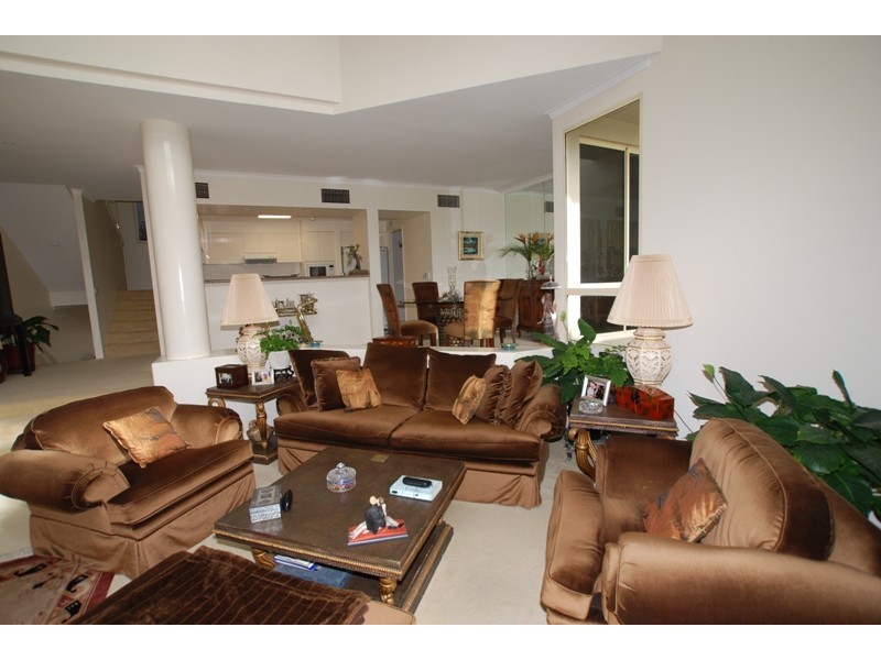 Villa 8 Rhode Island, 125 Santa Cruz Boulevard, Clear Island Waters QLD 4226