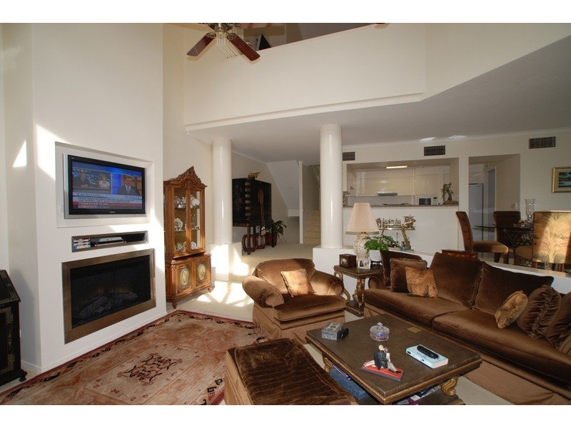 Villa 8 Rhode Island, 125 Santa Cruz Boulevard, Clear Island Waters QLD 4226