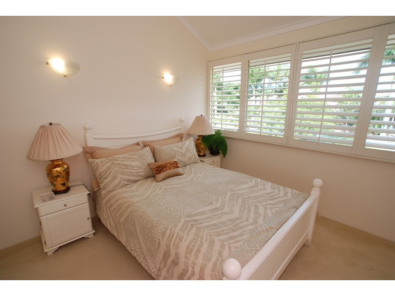 Villa 8 Rhode Island, 125 Santa Cruz Boulevard, Clear Island Waters QLD 4226