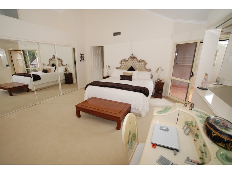 Villa 8 Rhode Island, 125 Santa Cruz Boulevard, Clear Island Waters QLD 4226