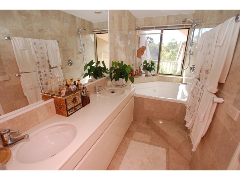 Villa 8 Rhode Island, 125 Santa Cruz Boulevard, Clear Island Waters QLD 4226