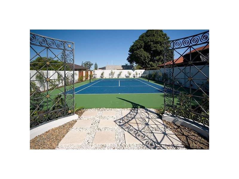 21 Freyburg Street, Bundall QLD 4217