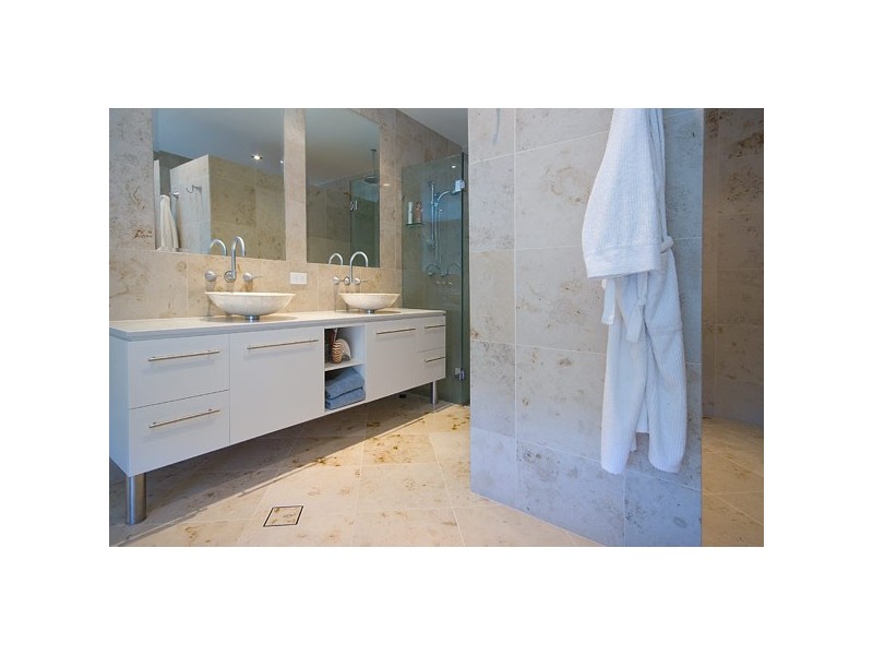 21 Freyburg Street, Bundall QLD 4217