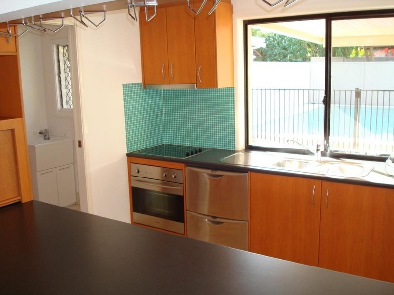 60 Allambi Avenue, Broadbeach Waters QLD 4218