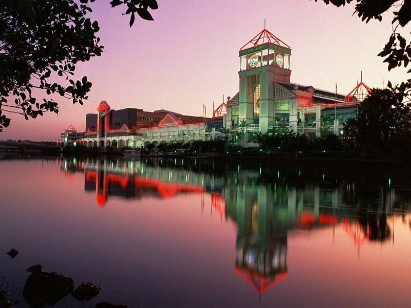 7 Summerland Key, Broadbeach Waters QLD 4218