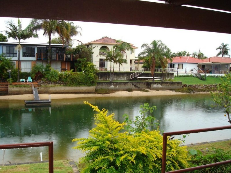 7 Summerland Key, Broadbeach Waters QLD 4218