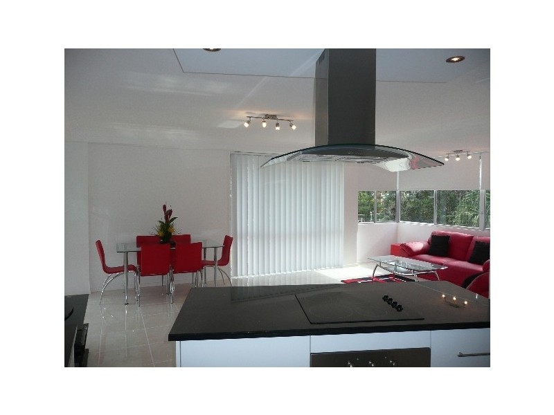 Apt 8 ‘Barridene’, 2 Federation Avenue, Broadbeach QLD 4218