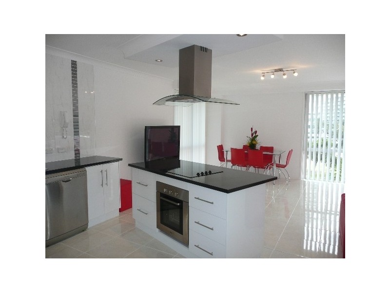 Apt 8 ‘Barridene’, 2 Federation Avenue, Broadbeach QLD 4218