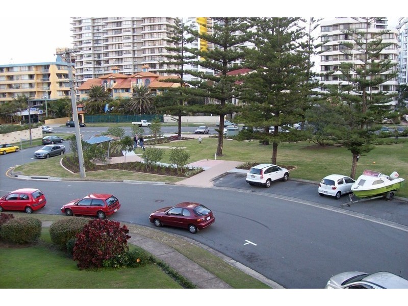 Apt 8 ‘Barridene’, 2 Federation Avenue, Broadbeach QLD 4218