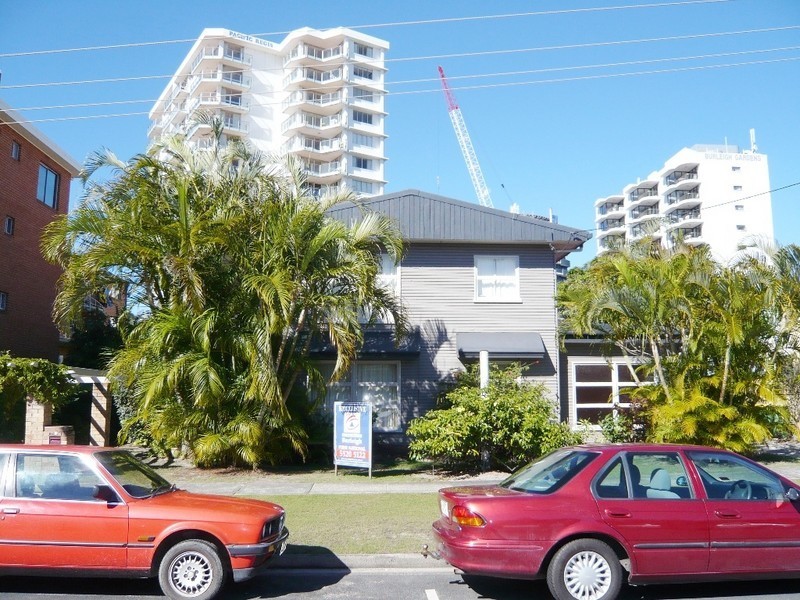 4 First Avenue, Burleigh Heads QLD 4220