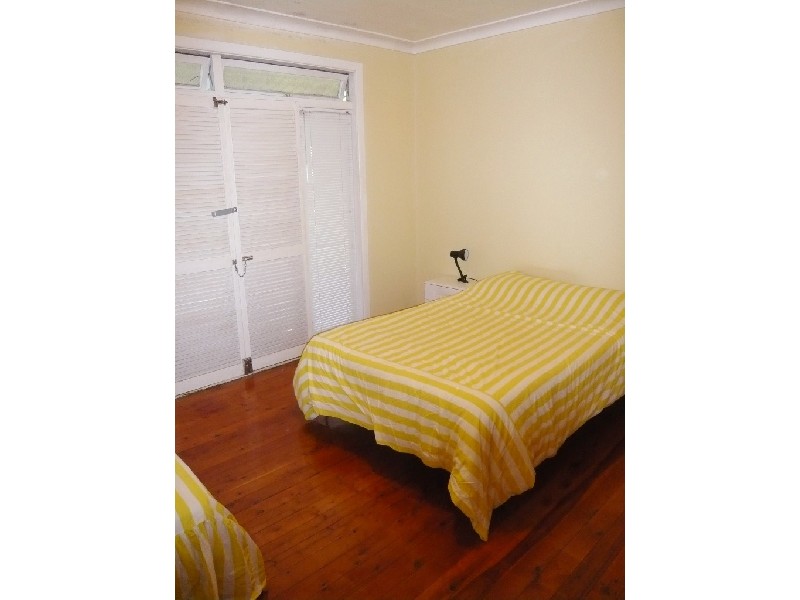 4 First Avenue, Burleigh Heads QLD 4220