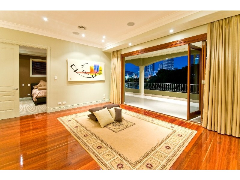 Broadbeach Waters QLD 4218