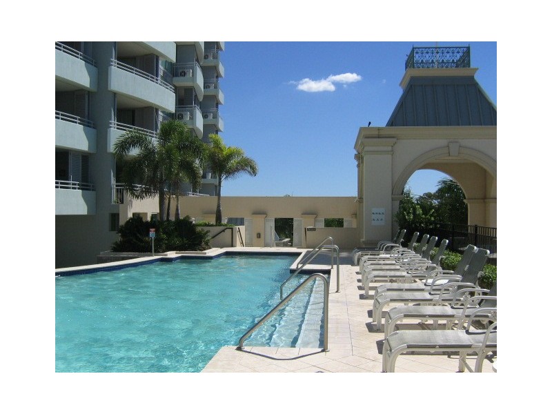 360 Marine Parade, Labrador QLD 4215