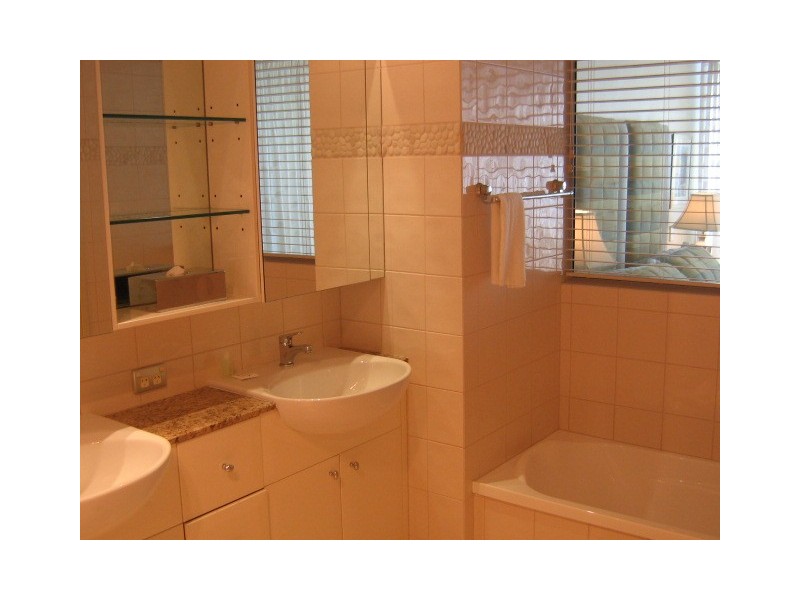 360 Marine Parade, Labrador QLD 4215